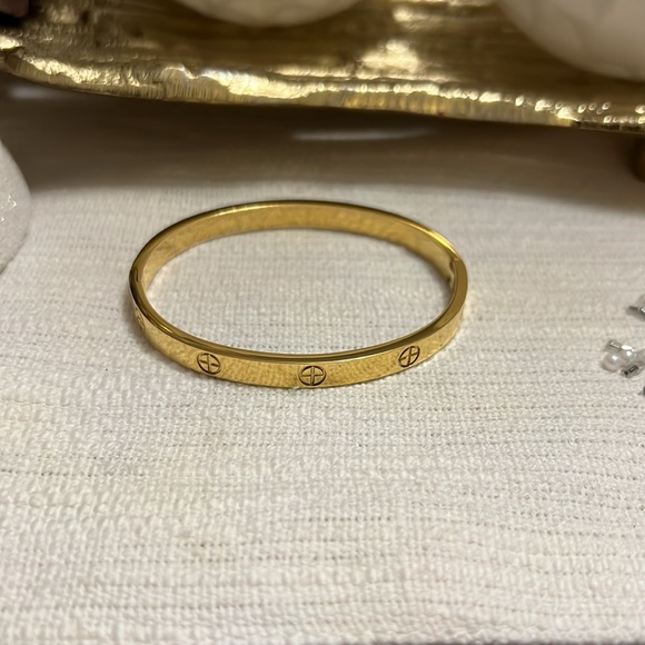 Stainless Steel Gold Plated Screw Cubic Zirconia
Bracelet Bangle - Picture 4 of 7